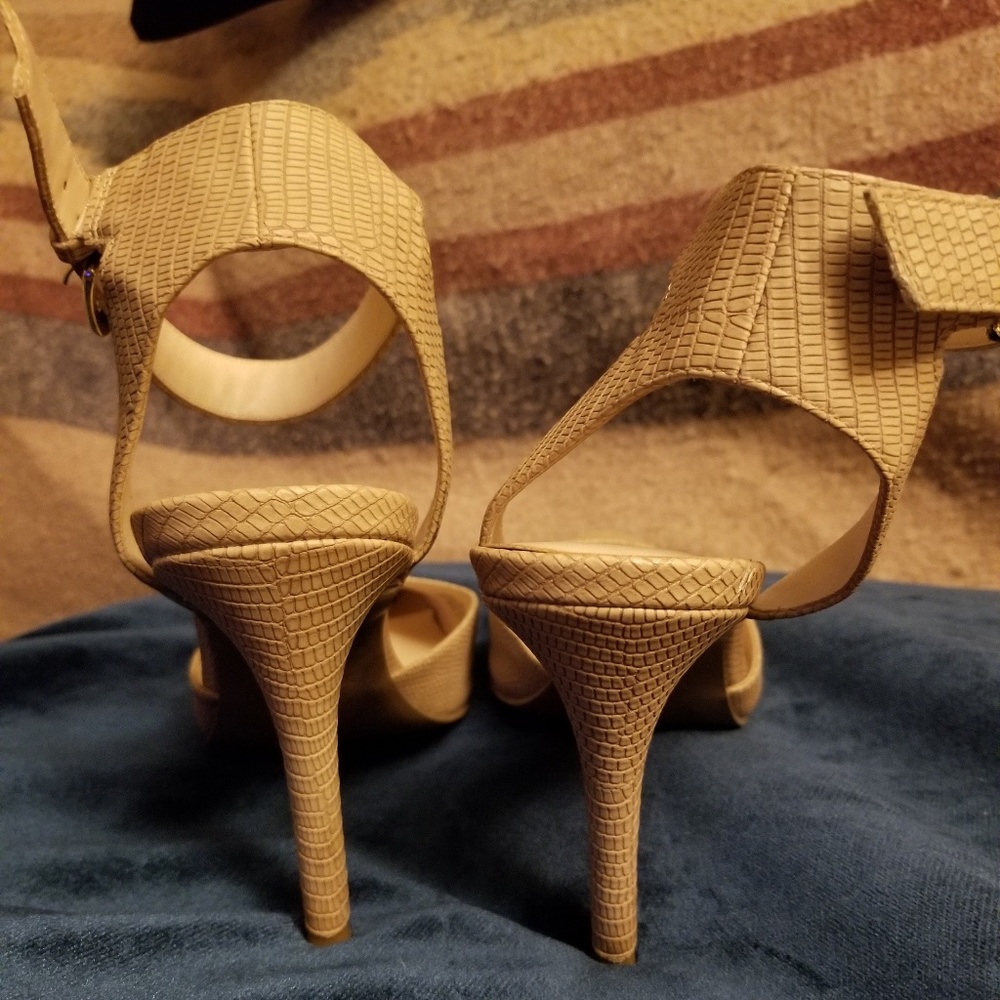 Nine West - Picture 5 of 6